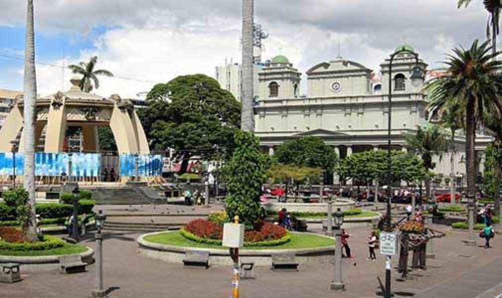 Learn Some Spanish: While many people in San José speak English, knowing a few basic Spanish phrases can greatly enhance your experience