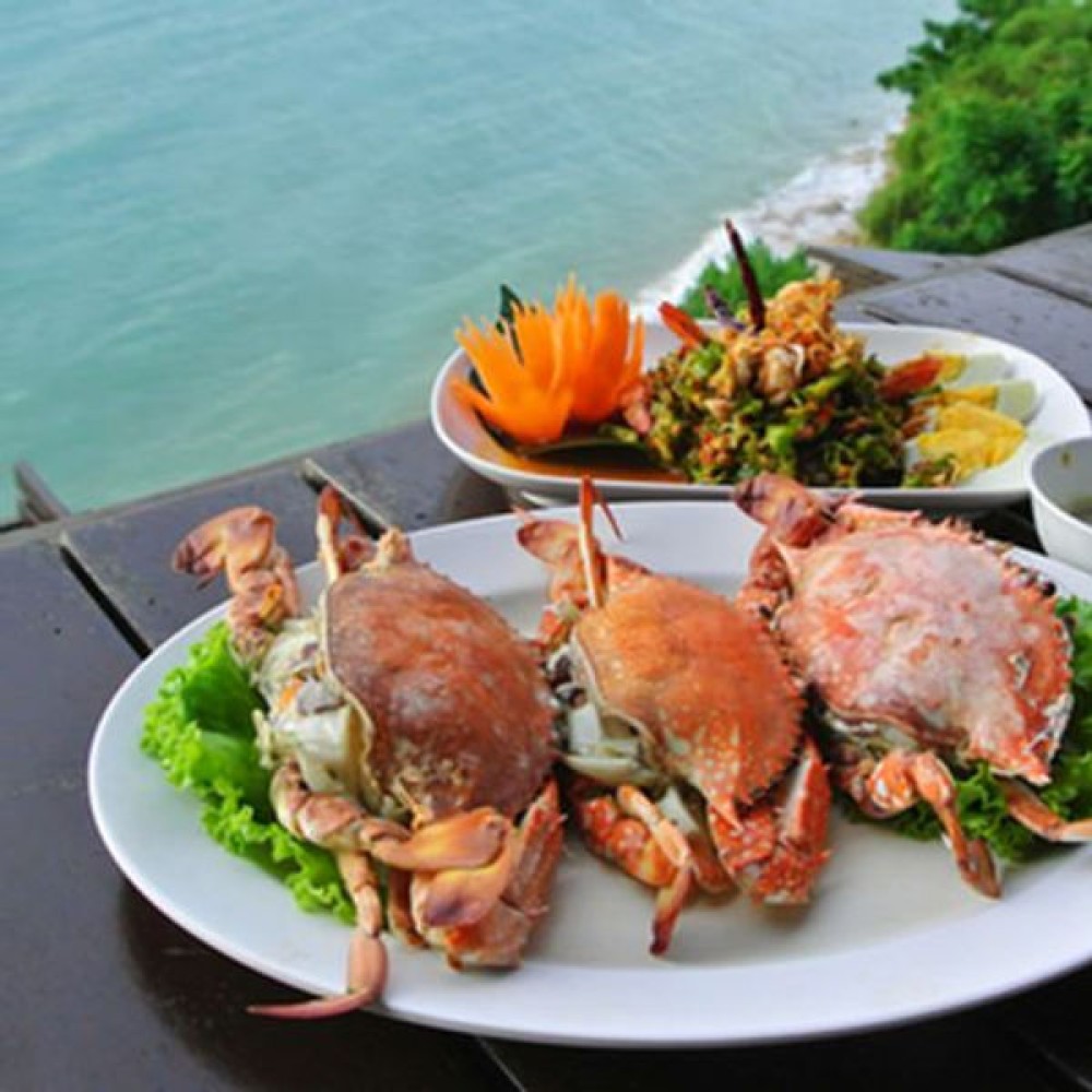 Indulge in Fresh Seafood: Taste the Flavors of Tamarindo's Ocean Delights