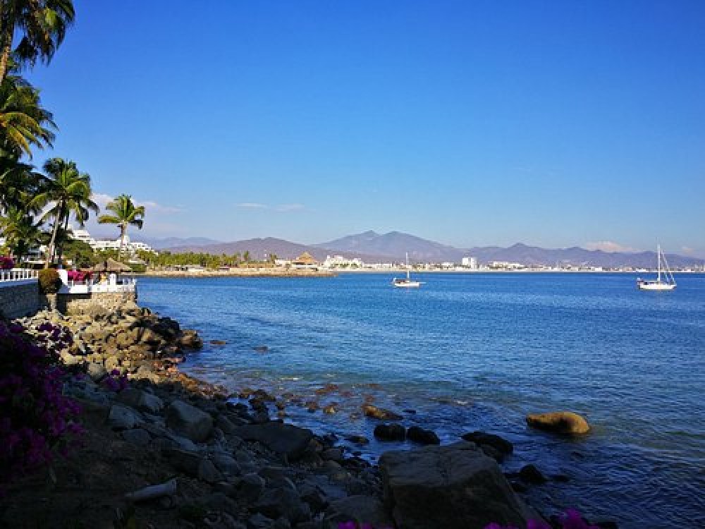 A Serene Coastal Retreat: Manzanillo Beach Invites All to Embrace Tranquility through Swimming, Snorkeling, and Picnicking
