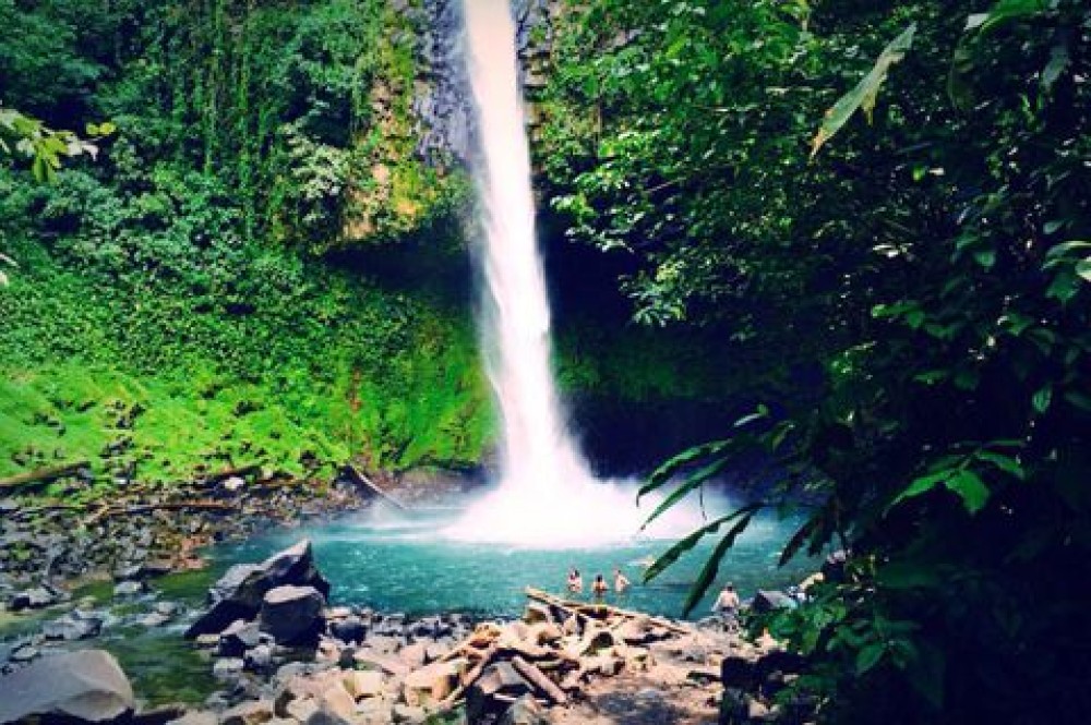 Discover the Enchanting Beauty of La Fortuna Waterfall: A Nature Lover's Paradise