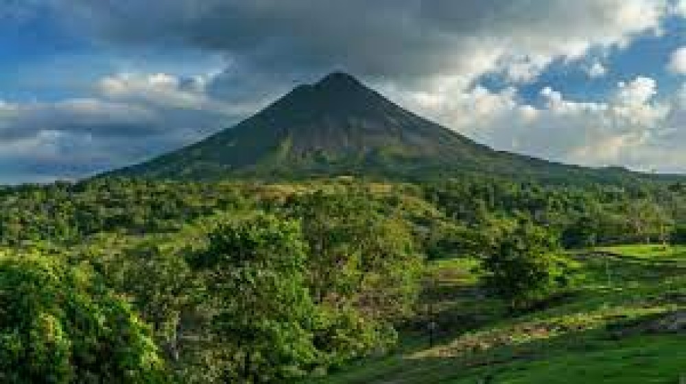 Discover the Enigmatic Arenal Volcano: A Natural Wonder in the Heart of Costa Rica